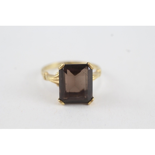 61 - 9ct gold vintage smokey quartz dress ring (2.7g) Size  M