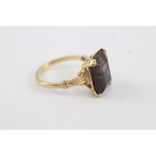 61 - 9ct gold vintage smokey quartz dress ring (2.7g) Size  M