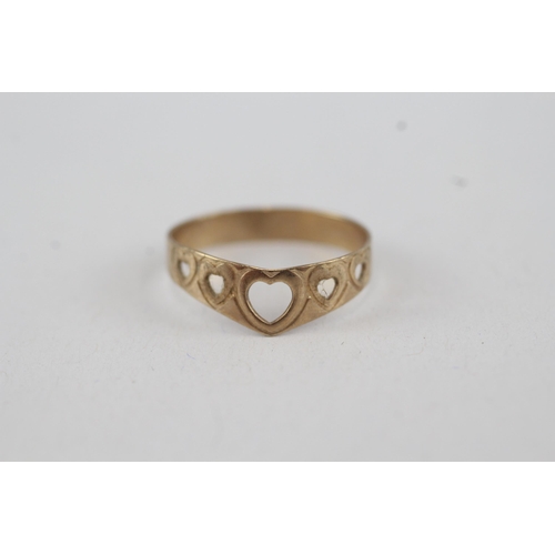 64 - 9ct gold vintage heart shaped ring (0.9g) AS SEEN - MISHAPEN  Size L