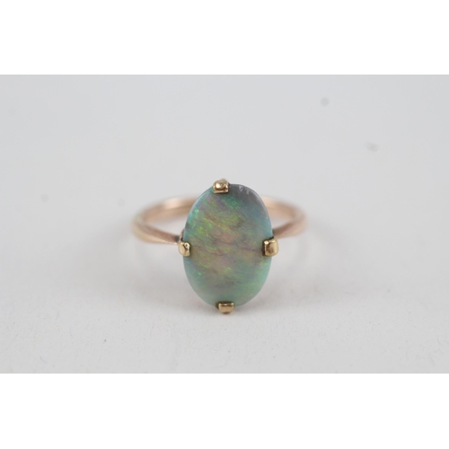 7 - 9ct gold vintage opal dress ring, claw set (2g) Size  P