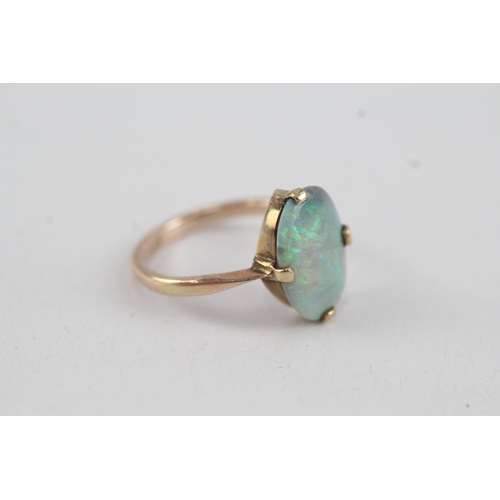 7 - 9ct gold vintage opal dress ring, claw set (2g) Size  P