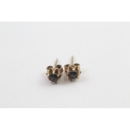 72 - 9ct gold sapphire stud earrings with scroll backs (0.8g)