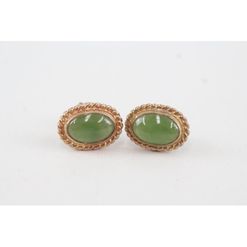 76 - 9ct gold nephrite stud earrings with scroll backs (2.6g)