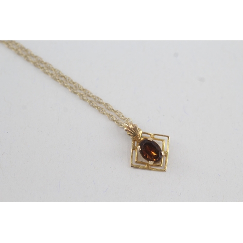 78 - 9ct gold citrine pendant necklace (1.5g)