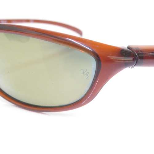 511 - 4 x Ray Ban Sunglasses- All with Cases