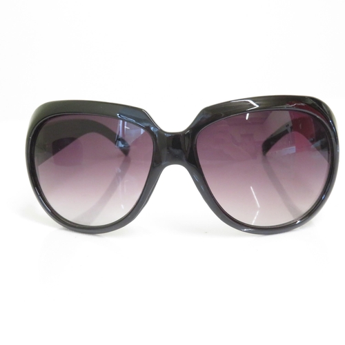 512 - 4 x Designer Sunglasses including Maria Granchvogel, Fendi, Giorgio Armani, Kate Spade  - All with C... 