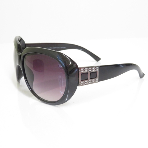 512 - 4 x Designer Sunglasses including Maria Granchvogel, Fendi, Giorgio Armani, Kate Spade  - All with C... 