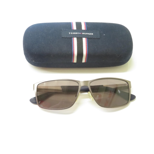 518 - 4 x Designer Sunglasses including Polo Ralph Lauren, Tommy Hilfiger, Karen Millen, Guess  - All with... 