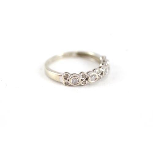 100 - 9ct gold diamond dress ring (2g) Size  L