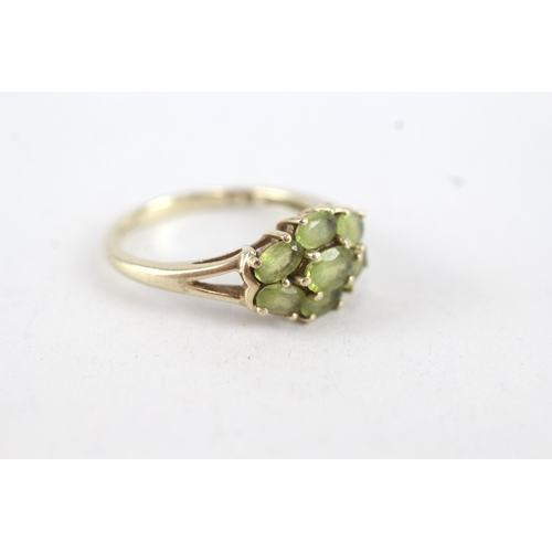 103 - 9ct gold peridot seven stone cluster ring (3.1g) Size  R