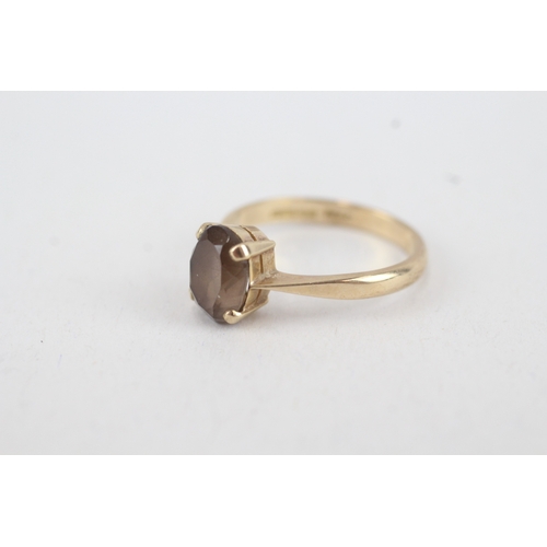 105 - 9ct gold oval smokey quartz single stone ring (2.3g) Size  N