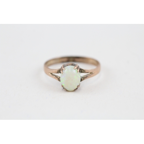 11 - 9ct gold antique opal single stone ring (1.5g) Size  O 1/2