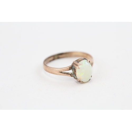 11 - 9ct gold antique opal single stone ring (1.5g) Size  O 1/2