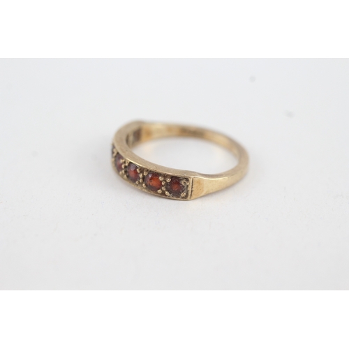 111 - 9ct gold garnet seven stone ring (2.5g) Size  N