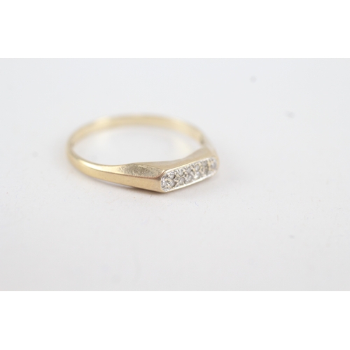 117 - 9ct gold diamond two row ring (1.3g) Size  R