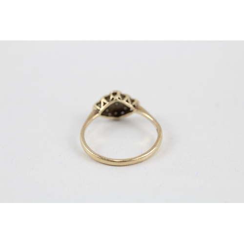 12 - 9ct gold diamond dress ring (1.8g) Size  P