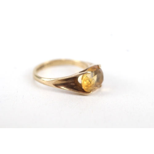 18 - 9ct gold oval citrine single stone ring (2.8g) Size  M