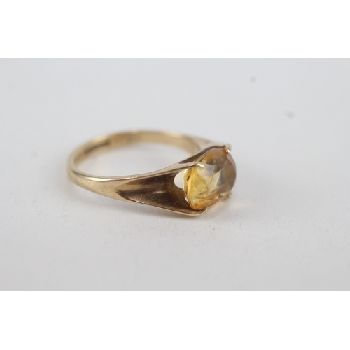 18 - 9ct gold oval citrine single stone ring (2.8g) Size  M