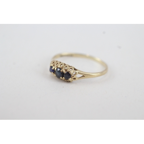 20 - 9ct gold sapphire three stone ring (1g) Size  N