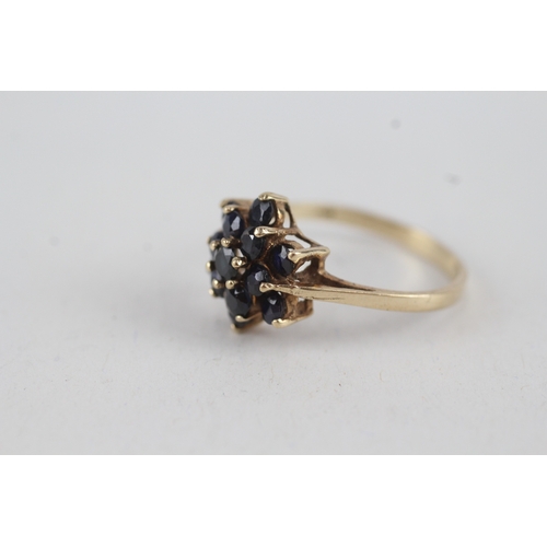 23 - 9ct gold sapphire floral cluster ring (2.3g) Size  P