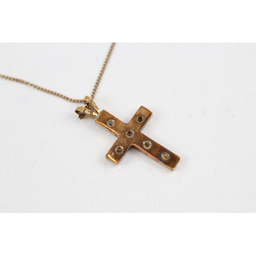 26 - 9ct gold diamond cross pendant necklace (2.2g)