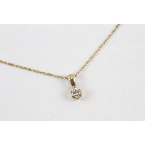 28 - 9ct gold round brilliant diamond single stone pendant necklace (1.4g)