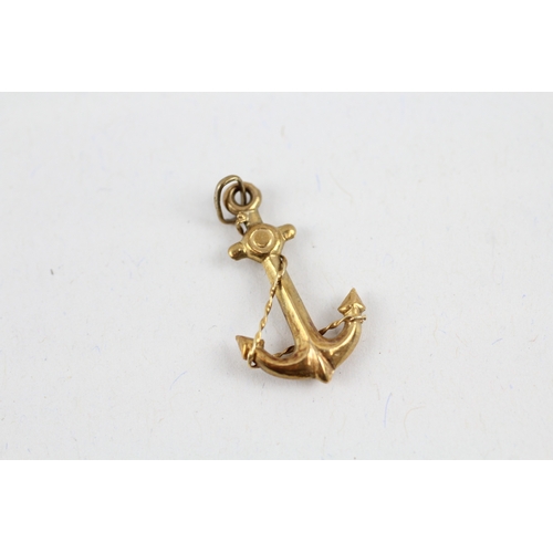 31 - 9ct gold antique anchor pendant (0.6g)