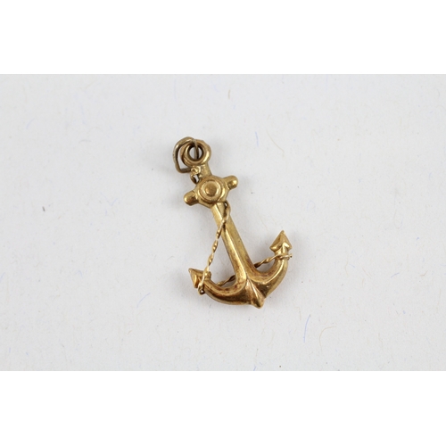 31 - 9ct gold antique anchor pendant (0.6g)