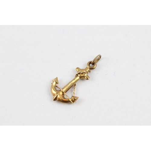 31 - 9ct gold antique anchor pendant (0.6g)