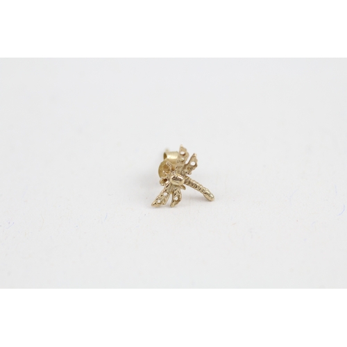 37 - 9ct gold dragonfly stud earrings (0.4g)