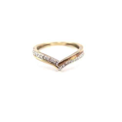 5 - 9ct gold diamond chevron ring (1.9g) Size  N