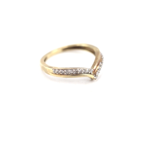 5 - 9ct gold diamond chevron ring (1.9g) Size  N