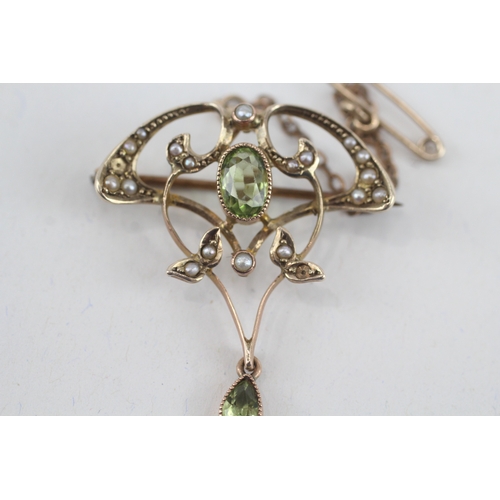 51 - 9ct gold antique Edwardian peridot & seed pearl drop brooch with basemetal pin (3.3g)