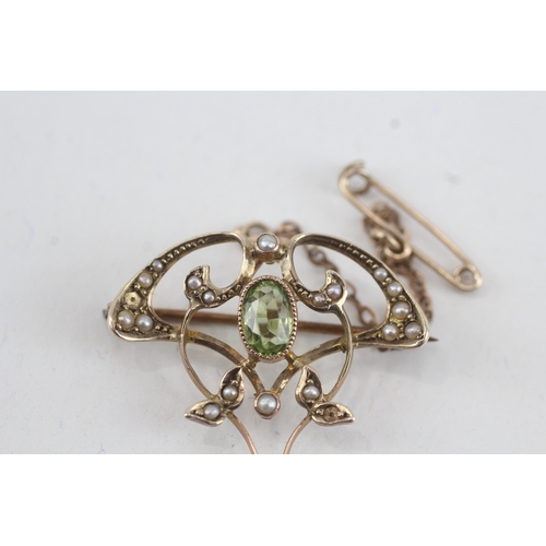 51 - 9ct gold antique Edwardian peridot & seed pearl drop brooch with basemetal pin (3.3g)