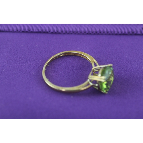 61 - 9ct gold peridot single stone ring with certificate (1.7g) Size  M 1/2