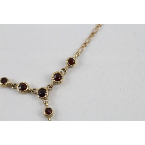 7 - 9ct gold garnet drop necklace with integral chain (6.2g)