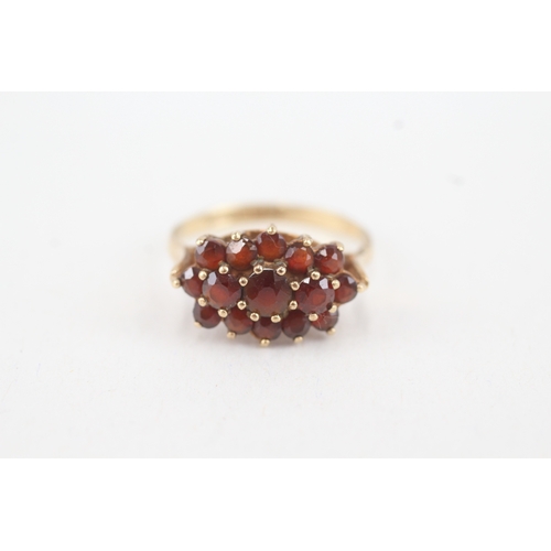 80 - 9ct gold garnet cluster ring (3.4g) Size  R 1/2