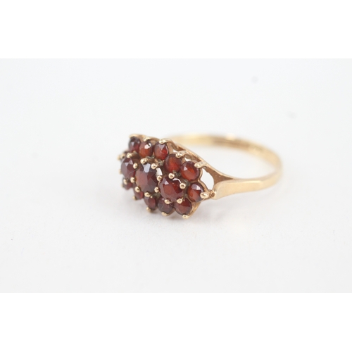 80 - 9ct gold garnet cluster ring (3.4g) Size  R 1/2