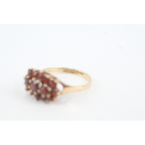 80 - 9ct gold garnet cluster ring (3.4g) Size  R 1/2