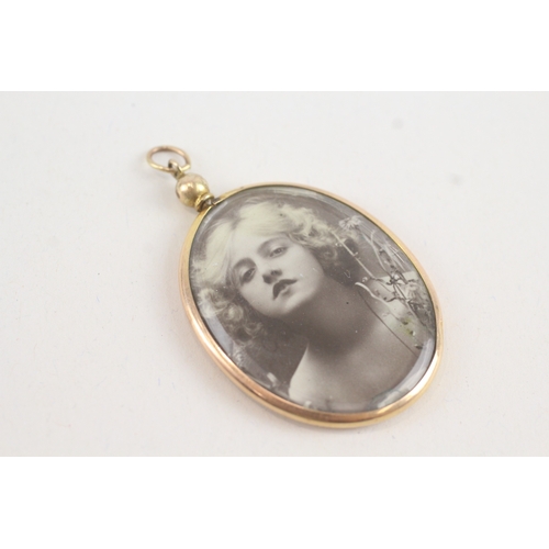 87 - 9ct gold antique oval double locket (9.4g)