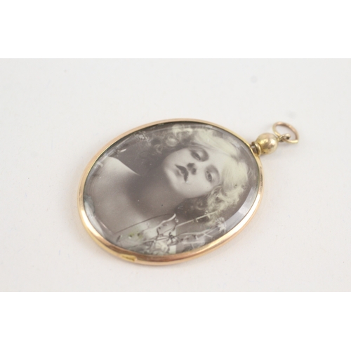 87 - 9ct gold antique oval double locket (9.4g)