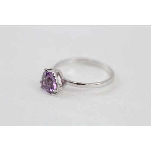 9 - 9ct white gold trillion amethyst single stone ring (1.5g) Size  O