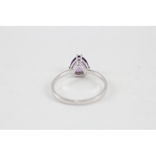 9 - 9ct white gold trillion amethyst single stone ring (1.5g) Size  O