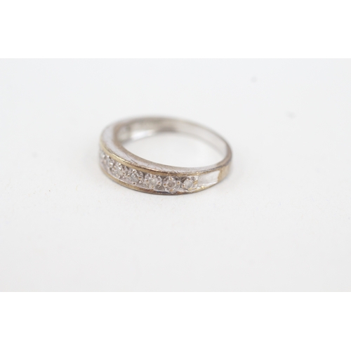 94 - 9ct gold diamond half eternity ring (2g) Size  H