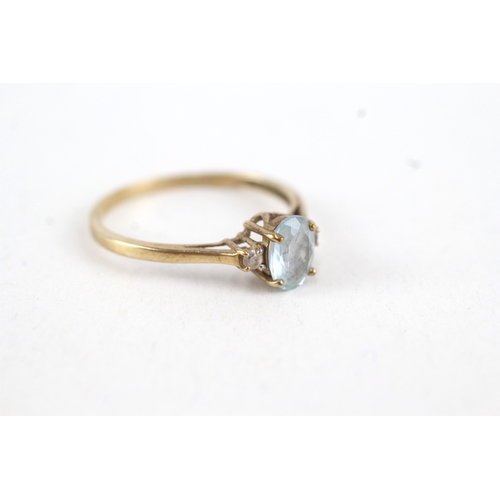 95 - 9ct gold aquamarine & white sapphire three stone ring (1.3g) Size  R 1/2