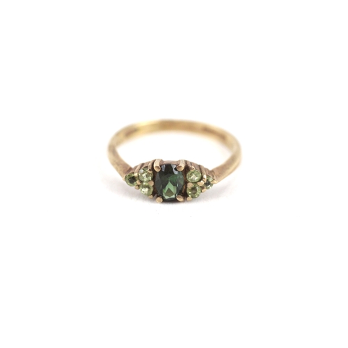 97 - 9ct gold tourmaline & peridot trefoil ring (2g) Size  O 1/2