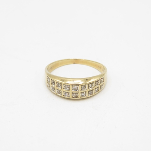 252 - 9ct gold diamond two row half eternity ring (2.7g) Size  R
