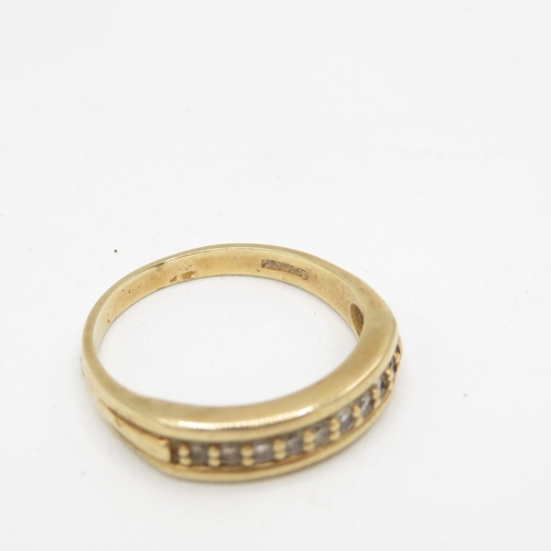 261 - 9ct gold diamond half eternity ring (3.7g) Size  R