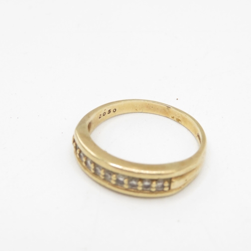 261 - 9ct gold diamond half eternity ring (3.7g) Size  R
