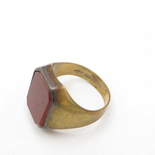 272 - 8ct gold vintage carnelian signet ring, bezel set (5.1g) Size  Q